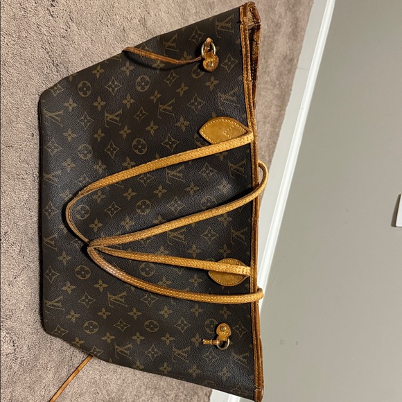 Louis Vuitton Handbags - Louis Vuitton Classic Monogram Neverfull